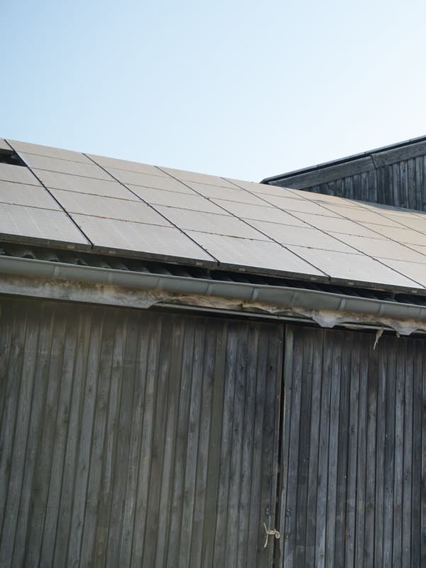 Schmutz und Ablagerungen auf Solarmodulen