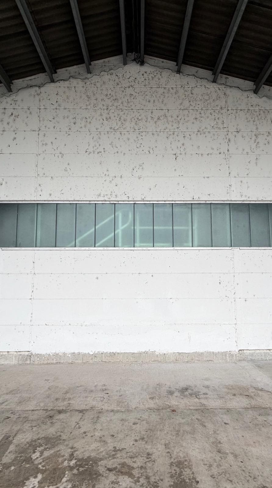 Industriefassade vor der Reinigung